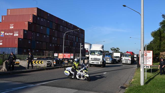 Freight trucks were forced to a standstill, with traffic reaching back to General Holmes Dr and the M1. Picture: NCA NewsWire / Flavio Brancaleone