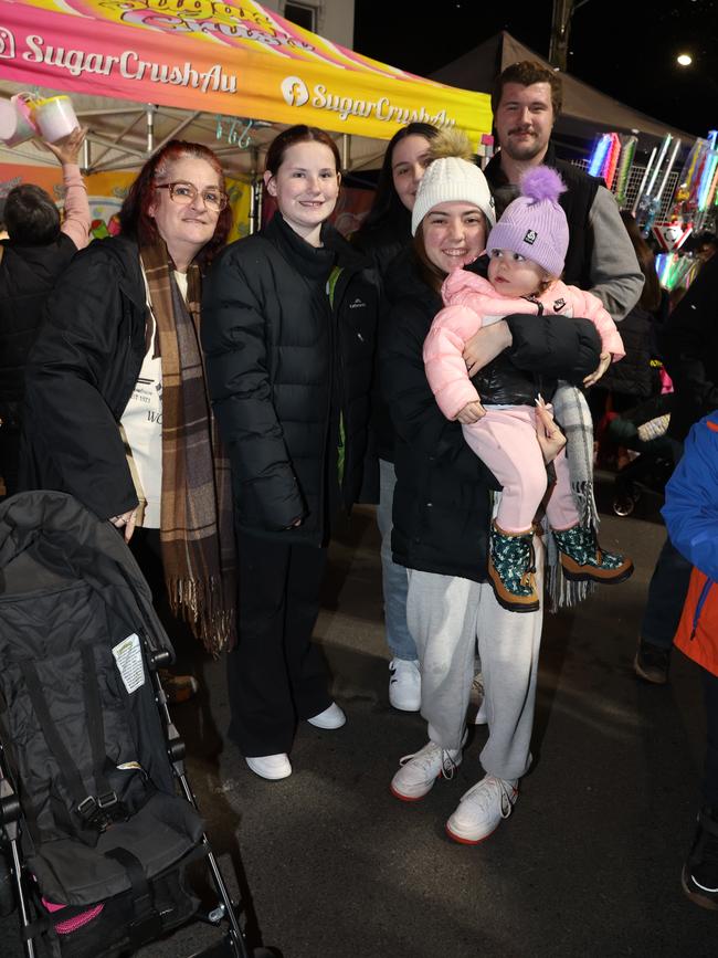 MELBOURNE, AUSTRALIA - JULY 26 2024 Lisa, Heidi, Alanah, Saige, Lekisha and Josh Attend the Gippsland SnowFest held in Warragul. Picture: Brendan Beckett