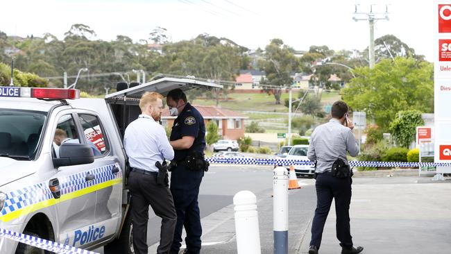 Tasmania Police at the Blackmans Bay Coles Express / Shell service station on Roslyn Avenue. Picture: MATT THOMPSON