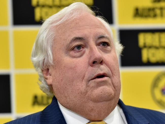 MELBOURNE, AUSTRALIA - NewsWire Photos NOVEMBER 24TH, 2022: Clive Palmer of the United Australia Party speaks to the media in Melbourne. Picture: NCA NewsWire / Nicki Connolly