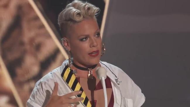 Pink addresses body shamers in speech at the VMA's