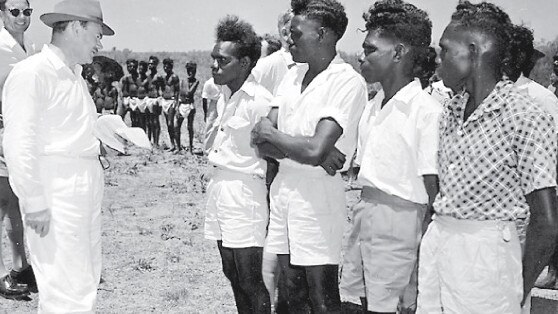 Paul Hasluck talking to Groote Eylandt people in 1958.