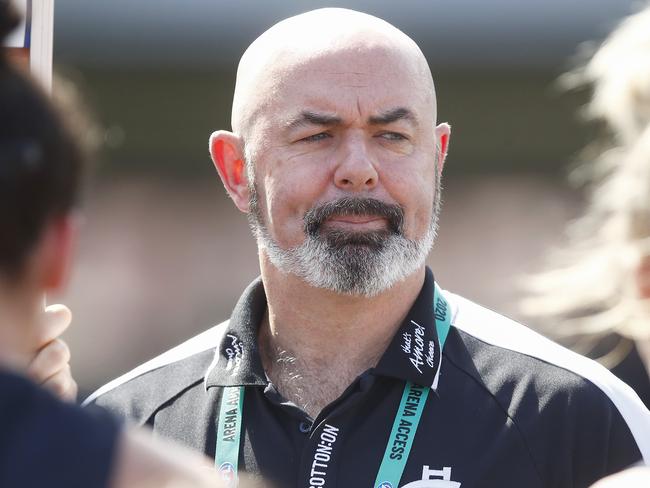 MELBOURNE, AUSTRALIA - MARCH 22: Carlton head coach Daniel Harford speaks to his players during the AFLW Semi Final match between the Carlton Blues and the Brisbane Lions at Ikon Park on March 22, 2020 in Melbourne, Australia. (Photo by Daniel Pockett/AFL Photos/Getty Images)