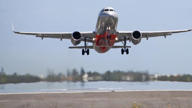 An aviation expert has called on the Sunshine Coast Council to make public all the bids in the eventual deal with Palisade Investment Partners.