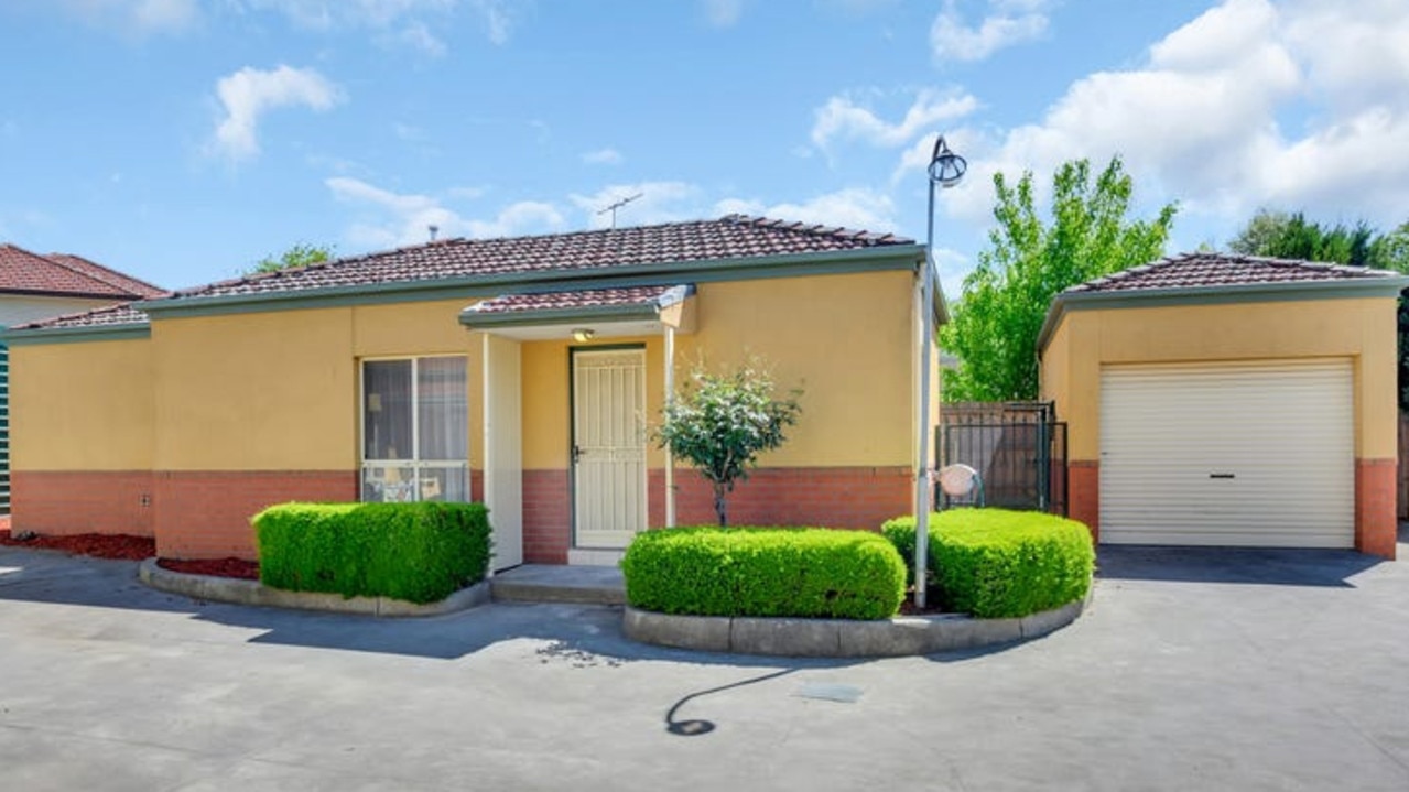 <a href="https://www.realestate.com.au/property-unit-vic-craigieburn-146275252">7/7 Walters St, Craigieburn </a>is on the market right now. The suburb’s unit price is down $11k from a year ago.