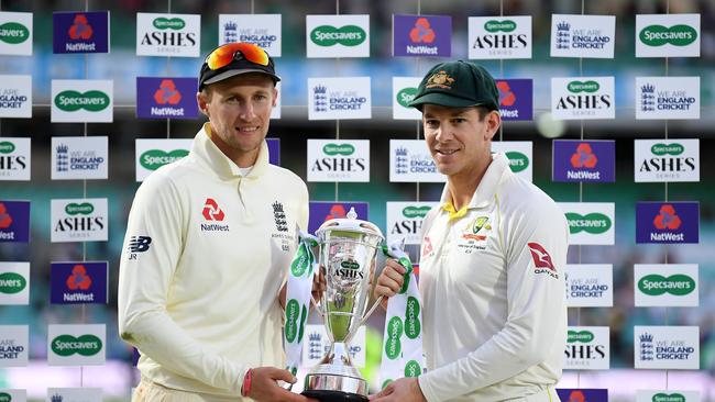 Joe Root and Tim Paine with The Ashes trophy.