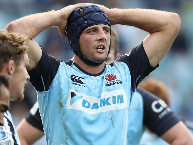 SYDNEY, AUSTRALIA - APRIL 02:  Dean Mumm of the Waratahs and his team look dejected after a Crusaders try during the round six Super Rugby match between the Waratahs and the Crusaders at Allianz Stadium on April 2, 2017 in Sydney, Australia.  (Photo by Mark Kolbe/Getty Images)