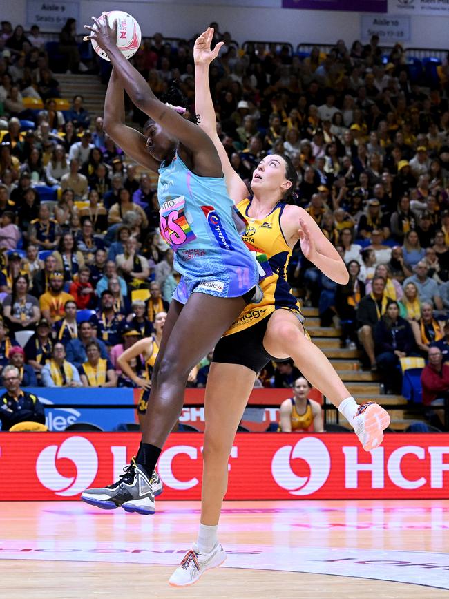 Shimona Jok of the Mavericks and Sunshine Coast’s Ashleigh Ervin challenge for the ball. Picture: Getty Images