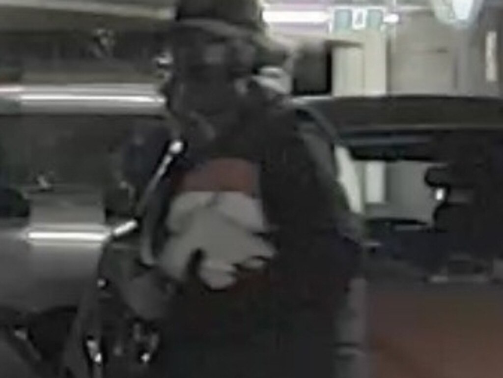 周六深夜，窃贼闯入 Burwood 社区教堂，砸碎车窗，偷走六辆车内的财物。