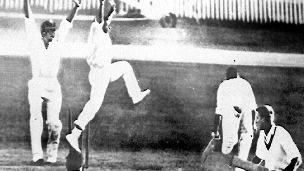 The crazy scenes on the last ball of the Australia-West Indies tied Test.