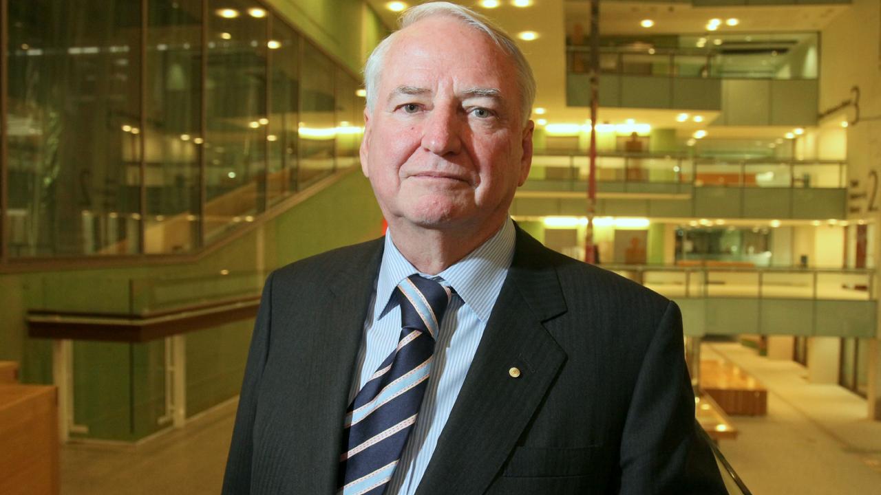 FEE APPLIES...ONE TIME USE... 28/07/2009 NEWS: FEE APPLIES...ONE TIME USE... 28/07/2009 NEWS: Tony Fitzgerald QC at the State Library of Queensland in Brisbane prior to giving the inaugural Tony Fitzgerald lecture. NN739648 NN739648