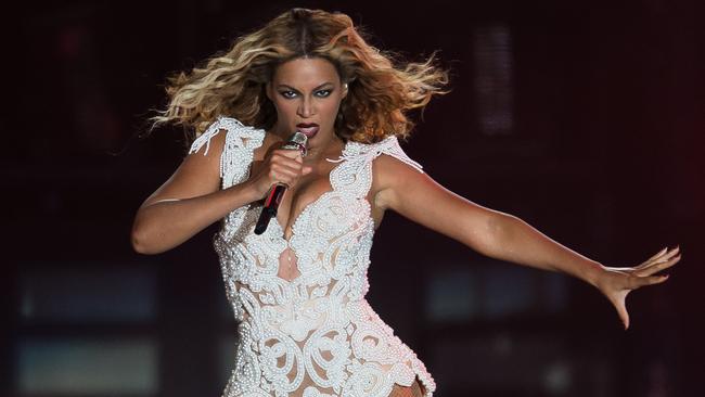 RIO DE JANEIRO, BRAZIL - SEPTEMBER 13: Singer Beyonce performs on stage during a concert in the Rock in Rio Festival on September 13, 2013 in Rio de Janeiro, Brazil. (Photo by Buda Mendes/Getty Images)
