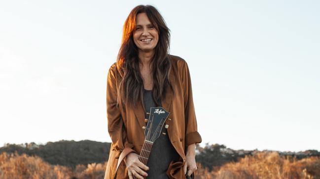 ARIA Hall of Famer and multi-platinum selling singer songwriter Kasey Chambers is coming back to Darwin. Picture: Chloe Isaac