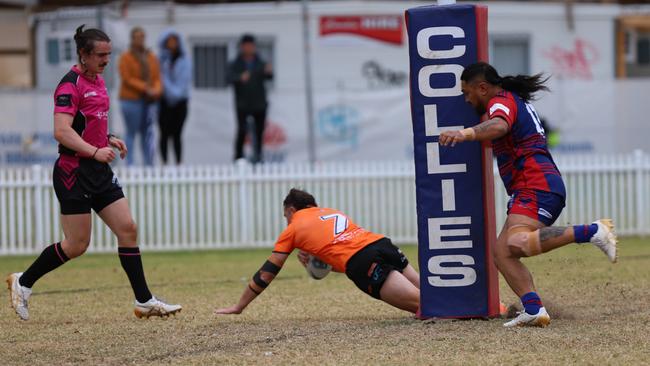 Cameron Williams dives over for The Oaks Tigers. Picture: Steve Montgomery