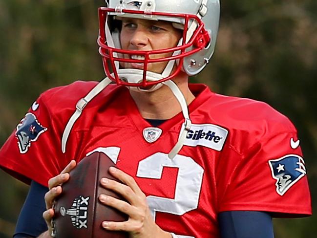 TEMPE, AZ - JANUARY 28: Tom Brady #12 of the New England Patriots looks on during the New England Patriots Super Bowl XLIX Practice on January 28, 2015 at the Arizona Cardinals Practice Facility in Tempe, Arizona. Elsa/Getty Images/AFP == FOR NEWSPAPERS, INTERNET, TELCOS & TELEVISION USE ONLY ==