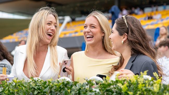 The Daily Telegraph Saturday 12 October 2024 Raceday Coverage Punters at Hill Stakes race day at Rosehill Gardens. Picture Thomas Lisson