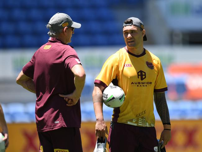 Wayne Bennett talks to Jaydn Su'A at Maroons training.