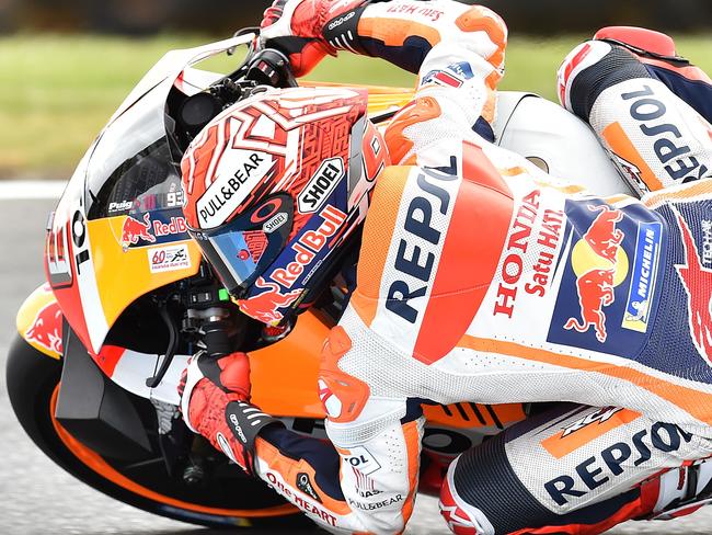 Repsol Honda MotoGP rider Marc Marquez of Spain takes part in qualifying at the Australian motorcycle Grand Prix at Phillip Island on October 27, 2019. (Photo by PETER PARKS / AFP) / -- IMAGE RESTRICTED TO EDITORIAL USE - STRICTLY NO COMMERCIAL USE --