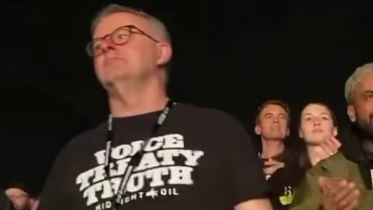 Albanese’s ‘Voice, Treaty, Truth’ t-shirt at Midnight Oil concert ...