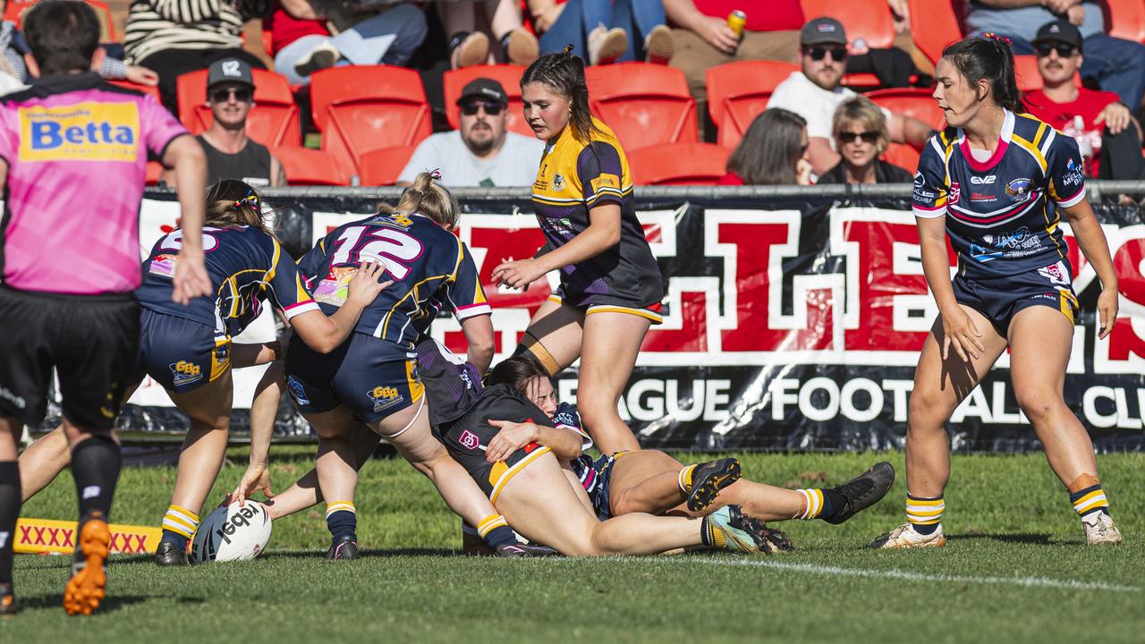 Sarah Hoger scores a try for Gatton. Picture: Kevin Farmer