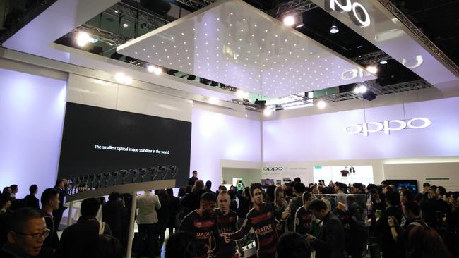 Oppo demonstrates its fast charging technology at Barcelona.