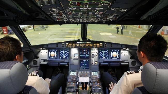 Why Pilots Won’t Always Warn You If A Flight Disaster Happens 