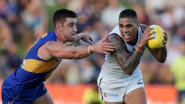 Michael Walters of the Dockers gets away from Elliot Yeo of the Eagles during the AFL Marsh Community Series pre-season match between the West Coast Eagles and the Fremantle Dockers at HBF Arena in Perth, Saturday, March 7, 2020. (AAP Image/Gary Day) NO ARCHIVING, EDITORIAL USE ONLY