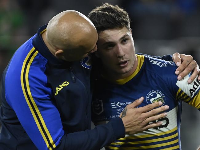 Brad Arthur consoles Mitch Moses. NRL Imagery