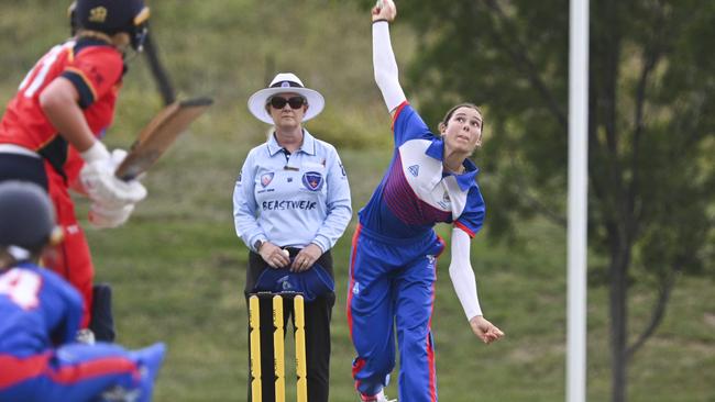 Molly Dare bowling for Newcastle. Picture: Martin Ollman