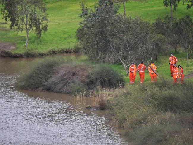 SES search near the Maribyrnong River. Picture: Hamish Blair