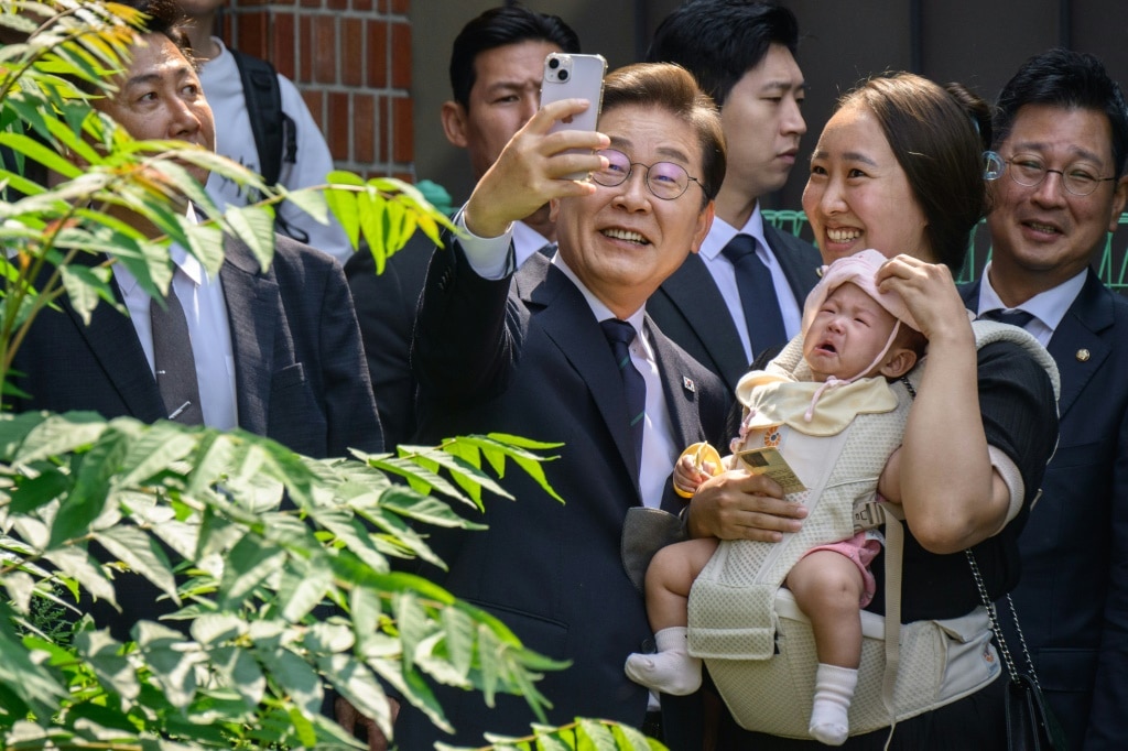 Record South Korean early voting in poll triggered by martial law