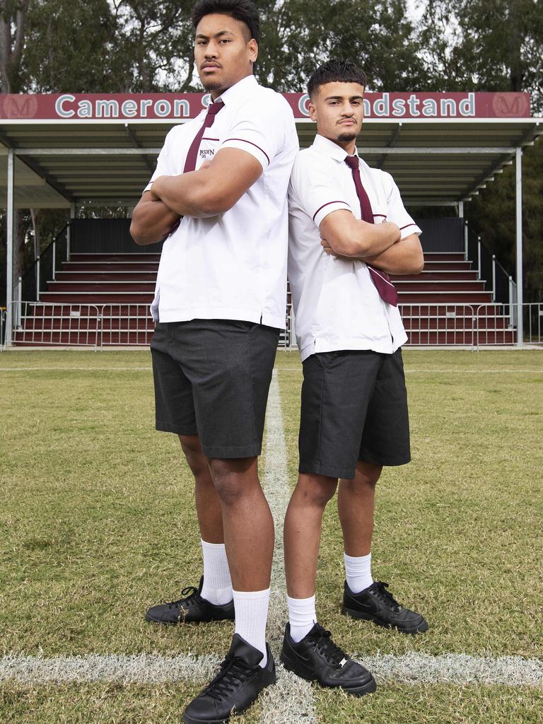 The towering Xavier Stowers with team mate Jardyn Stilinovich-Watene (News Corp/Attila Csaszar)