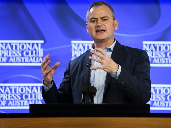 Climate 200 founder Simon Holmes a Court addresses the National Press Club in Canberra in February, 2022. (AAP Image/Lukas Coch)