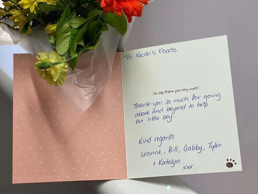 Leanne gifted Karen a bunch of flowers and a card to thank her for her kind gesture. She had posted her experience in the popular Facebook group The Kindness Pandemic. Picture: Facebook/TheKindnessPandemic