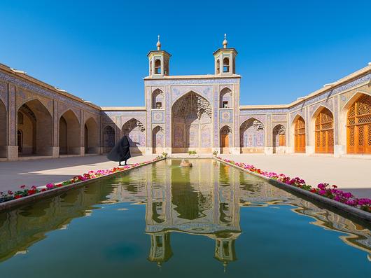 o: Nasir al-Mulk Mosque or pink Mosque in Shiraz, Iran