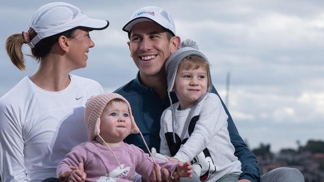 BayRun record holder Thomas Do Canto with wife Lana and children Poppy and Leo. Picture: Flavio Brancaleone