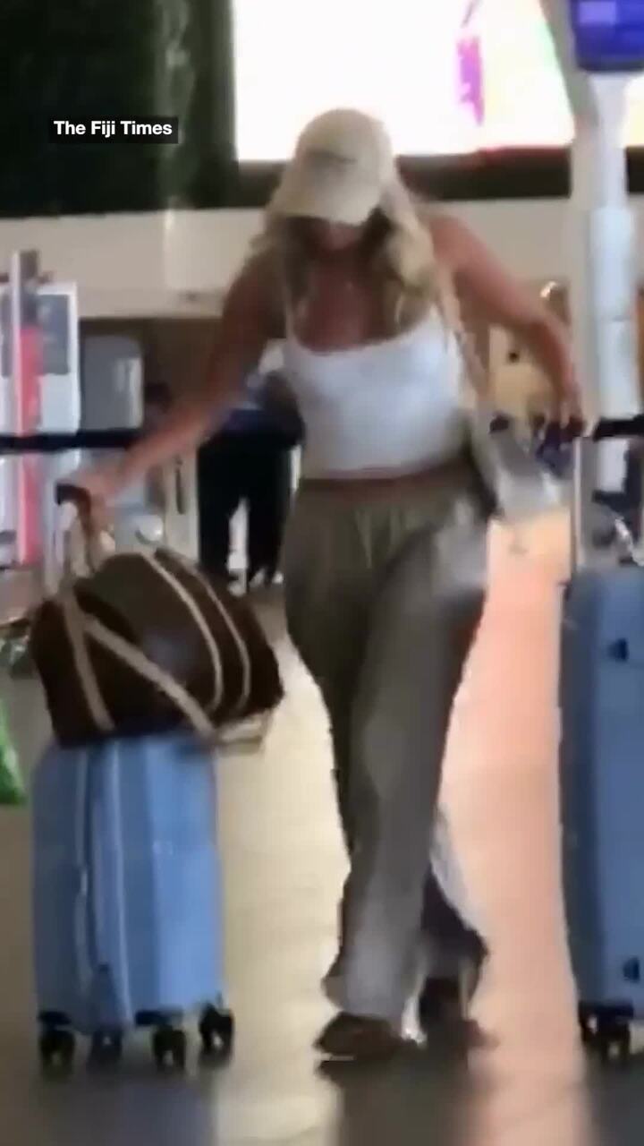 Bonnie Blue spotted leaving Fiji with mystery man