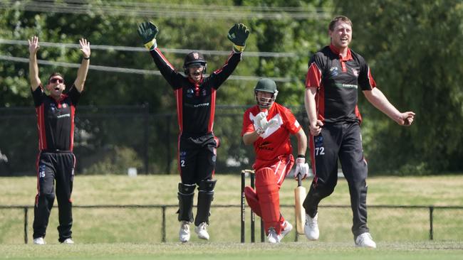 CSB: South Caulfield’s Jonathan Curtis appeals for the wicket of Mordialloc batter Leon Kennedy. Picture: Valeriu Campan