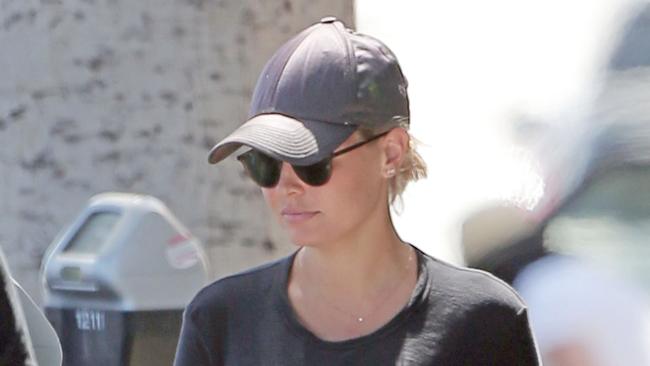 135746, Sam Worthington and wife Lara Bingle are seen out together for the first time since the birth of their child as they lunch in Santa Monica. Los Angeles, California - Thursday, April 16, 2015. Photograph: KVS/Pedro Andrade, © PacificCoastNews. Los Angeles Office: +1 310.822.0419 sales@pacificcoastnews.com FEE MUST BE AGREED PRIOR TO USAGE