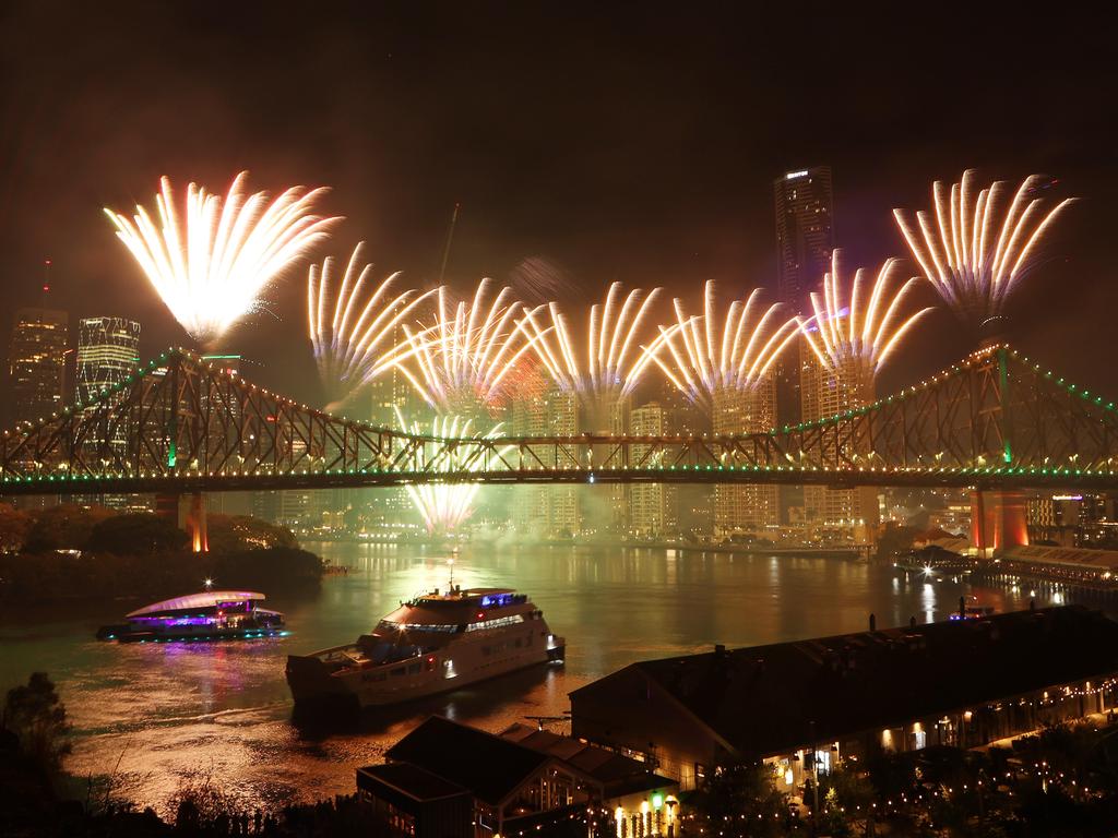 60+ Pics: Brisbane Skies Ablaze For Riverfire 2022 