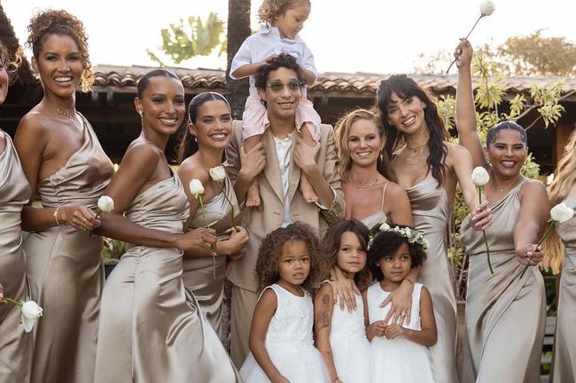 Image credit: Instagram.com/laisribeiroJasmine Tookes & Sara SampaioWhen former Victoria’s Secret model Lais Ribeiro tied the knot with basketballer Joakim Noah in Miami in August 2022, she had a number of her fellow Angels by her side in Jasmine Tookes and Sara Sampaio pictures both third and fourth from the left, respectively. It was a chance for Tookes to return the favour to Ribiero, who served as her bridesmaid also alongside Sampaio, Shanina Shaik, Kelsey Merritt and Josephine Skriver when Tookes married Juan David Borrero in Ecuador in September 2021.