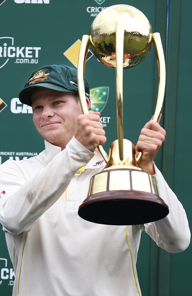 Steve Smith lifted the Border-Gavaskar trophy.