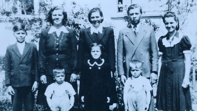 Vili Milisits (bottom left) as a child with his family in Hungary.