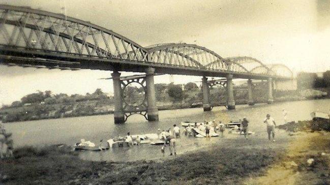 Powerboat racing on the Burnett River, 1950s to early 1960s. A lively era of local sports and recreation. Source: Ray and Vickie Linderberg Photo Collection