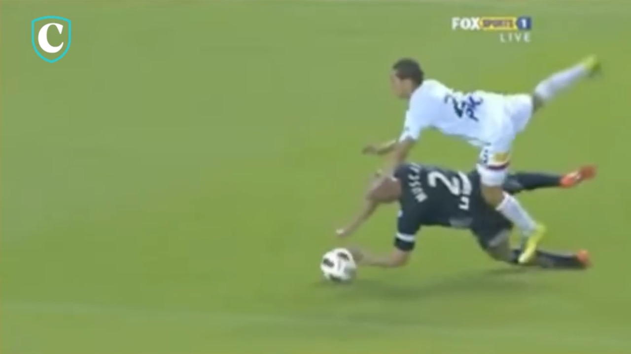Kevin Muscat wild tackle Victory vs City