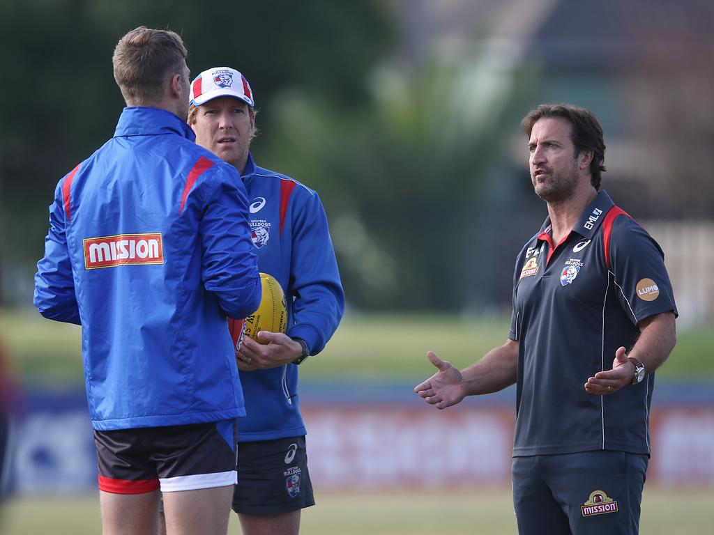 Stringer with Bulldogs coach Luke Beveridge in 2017. Picture: Wayne Ludbey