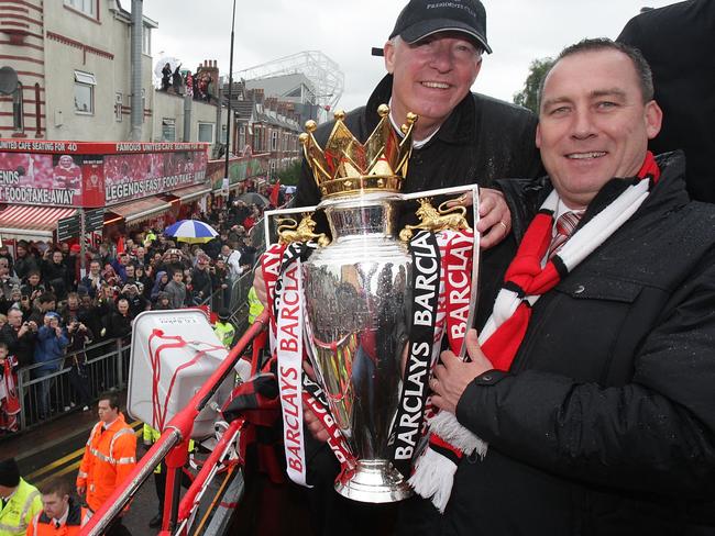 MANCHESTER, ENGLAND - MAY 30:  Sir Alex Ferguson (L) and First Team Coach Rene Meulensteen of Manchester United poses with the Barclays Premier League trophy during the Manchester United Premier League Winners Parade on May 30, 2011 in Manchester, England.  (Photo by John Peters/Man Utd via Getty Images)