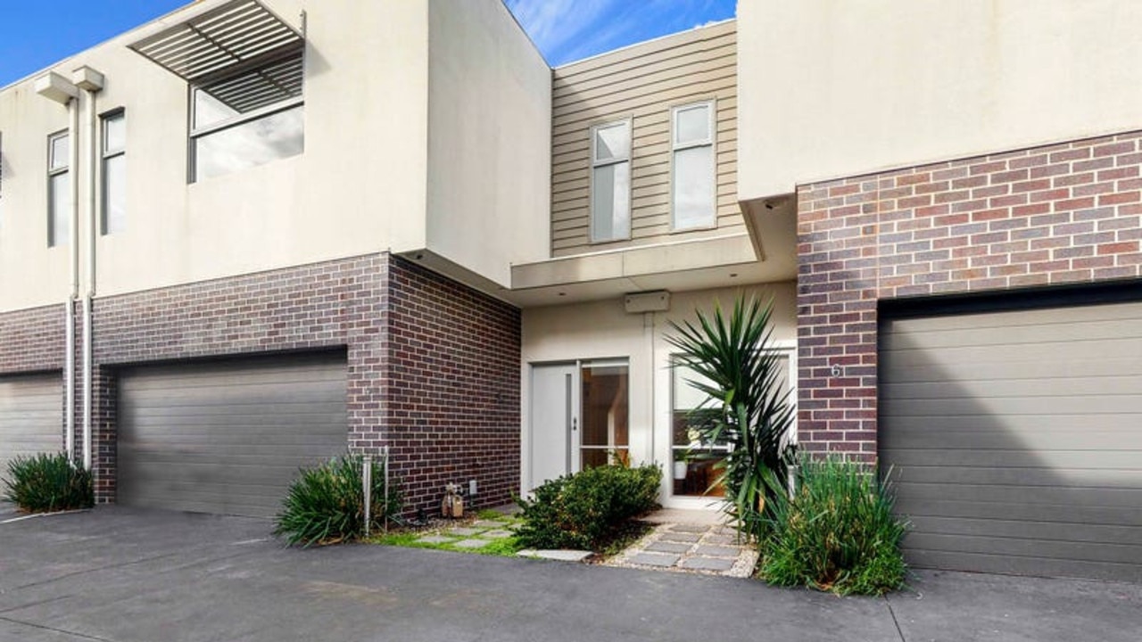 <a href="https://www.realestate.com.au/property-townhouse-vic-chelsea-436581100">4/367 Nepean Highway, Chelsea</a> is available for rent for $640 per week.