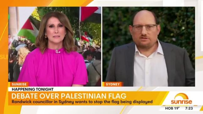 Barr confronts Randwick councillor over removal of Palestinian flag