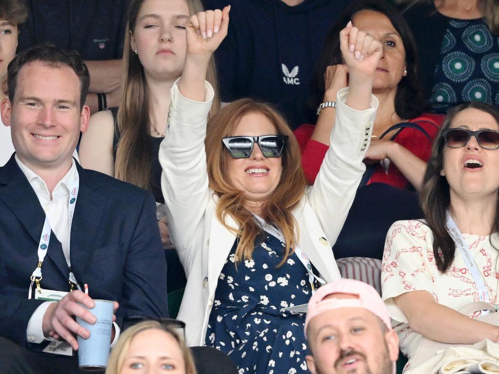 A newly single Isla Fisher has a blast at Wimbledon Tennis. Picture: Karwai Tang/WireImage